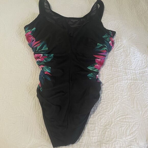 Miraclesuit Swimsuit Black/Floral One-Piece w/ Underwire Size‎ 14 - Picture 1 of 7